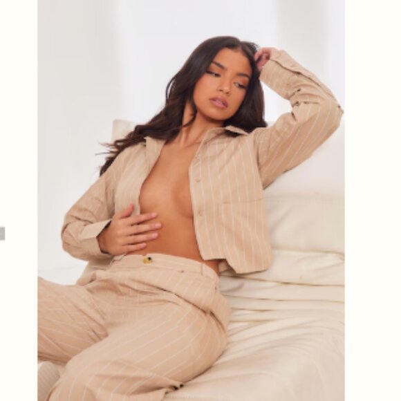 NWT PrettyLittleThing Stone Poplin Pinstripe Pocket Detail Cropped Shirt Size 6 - Picture 2 of 10